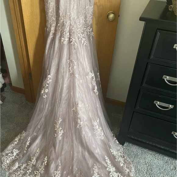 Beautiful dusty lavender dress. Corset back. Brand new never worn. Size 0/2 - Picture 4 of 5